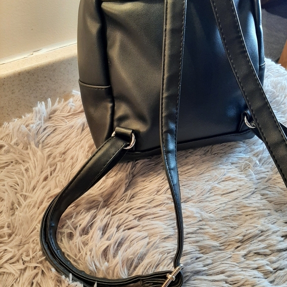 Black with Daisy's Backpack - Picture 12 of 13